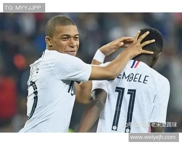 非裔足球明星的辉煌成就与历史地位排名分析与回顾