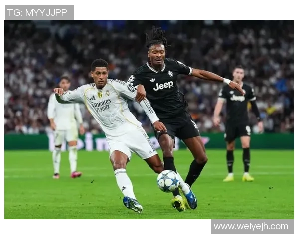 足球明星们的白色鞋子时尚搭配与场上精彩瞬间回顾